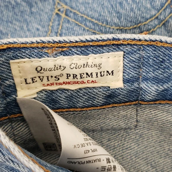 Levi's 501 Fray Hem Shorts - Picture 5 of 5